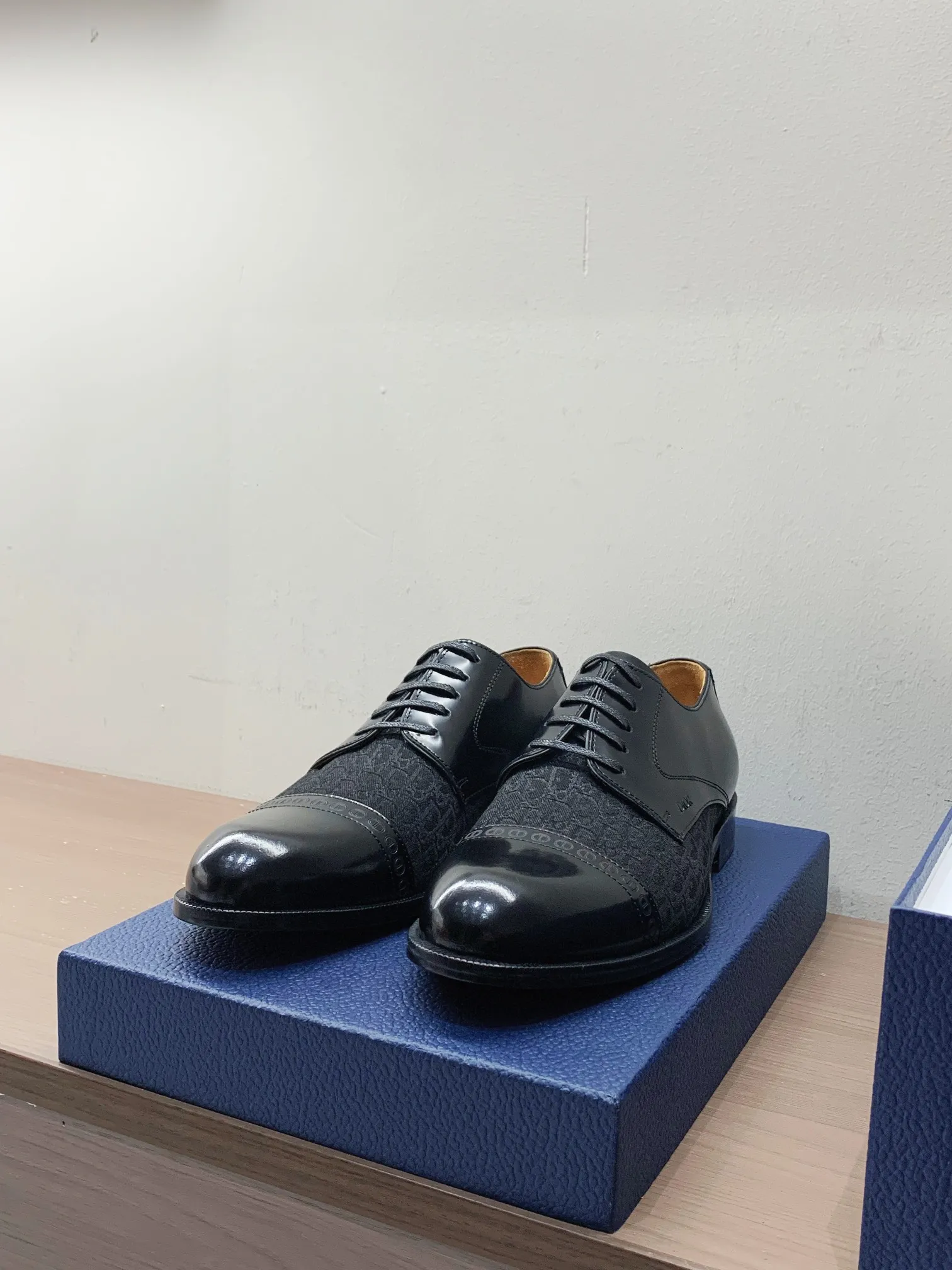 [Dior] Top P: 960💰 Standard code 39-44 (38.45.46 custom-made, non-returnable and non-exchangeable) Dior Dior's latest high-end men's boutique casual leather shoes, imported cowhide upper, water-dyed cowhide lining, imported leather outsole, perfect details are impeccable.
